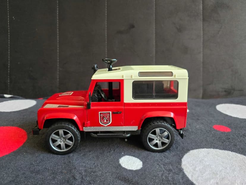 Land Rover Defender straż pożarna Bruder 02596