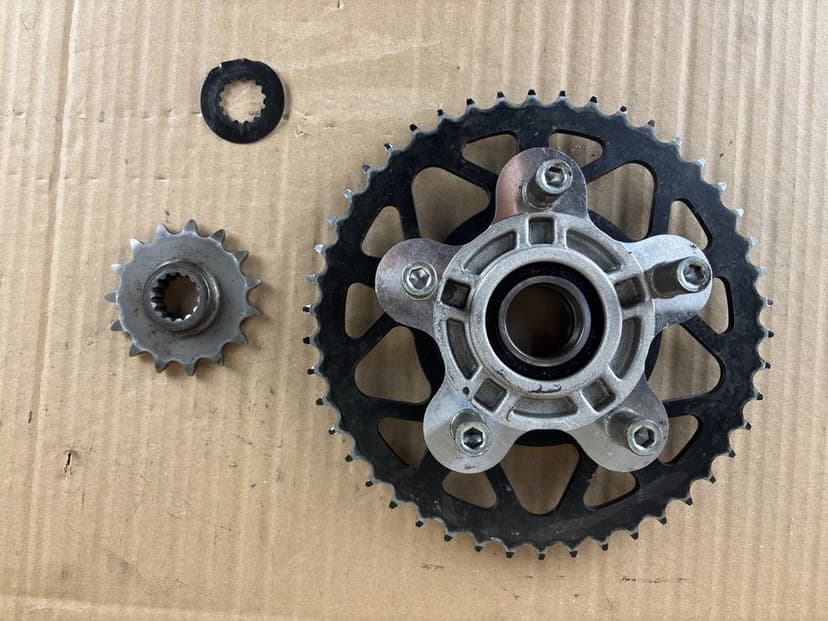 Ducati Monster 821 Napęd Zębatka Przód Tył zbierak Łańcuch 2016