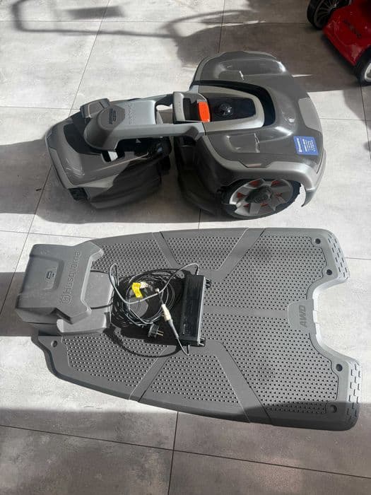 Kosiarka Automower Husqvarna 435 AWD używana