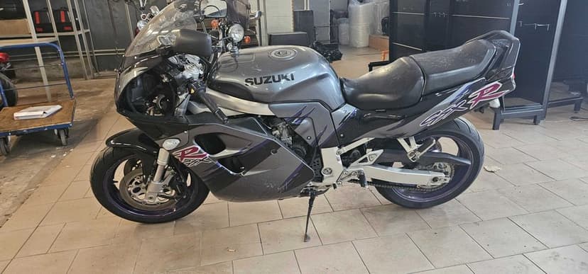 SUZUKI GSX-R GSXR 1100  części wsytke części bak owiewka lapma zegary