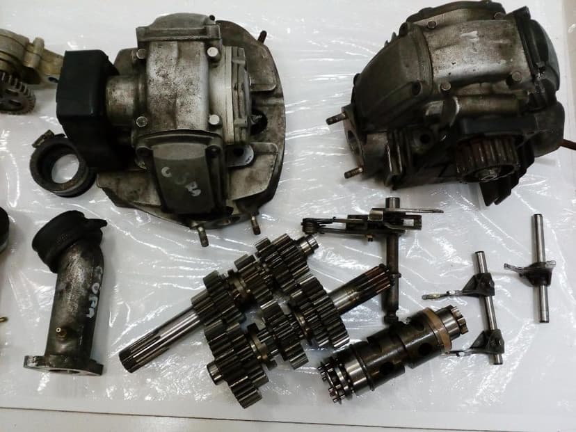 Ducati monster 600 silnik na części , częsci silnikowe