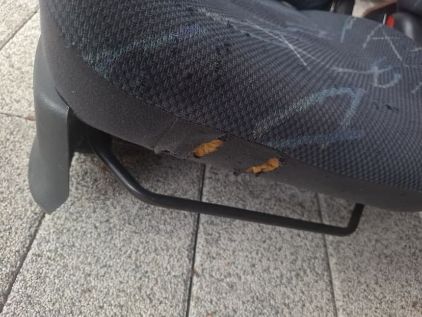 Przednie śiedzenia Suzuki Jimny Cena za 2 sztuki