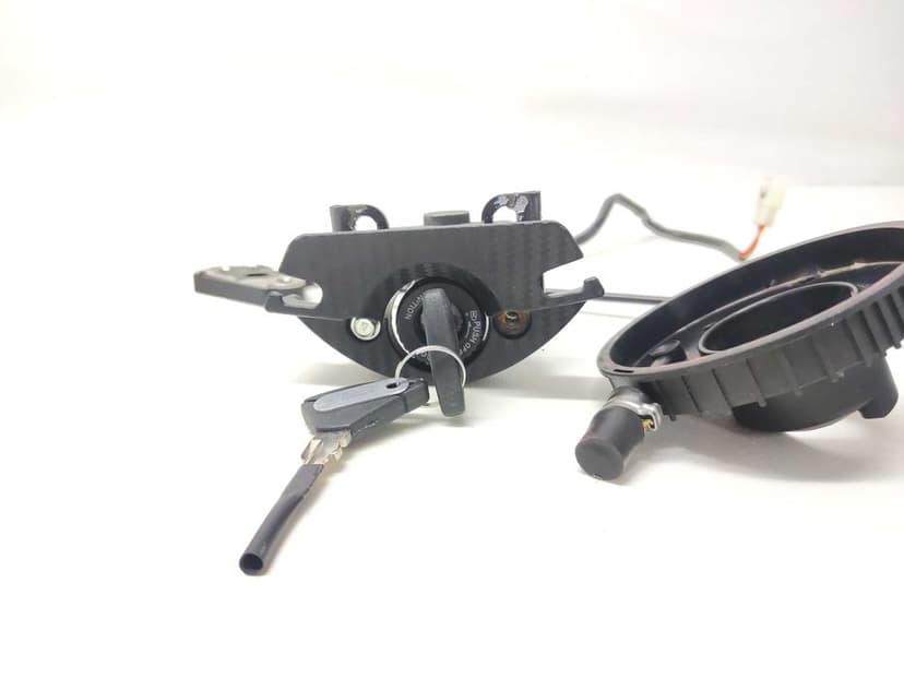 APRILIA TUONO 125 / RS4 Komplet Zamków Stacyjka Wlew Paliwa Zamek