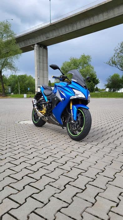 Suzuki gsx s 1000 f