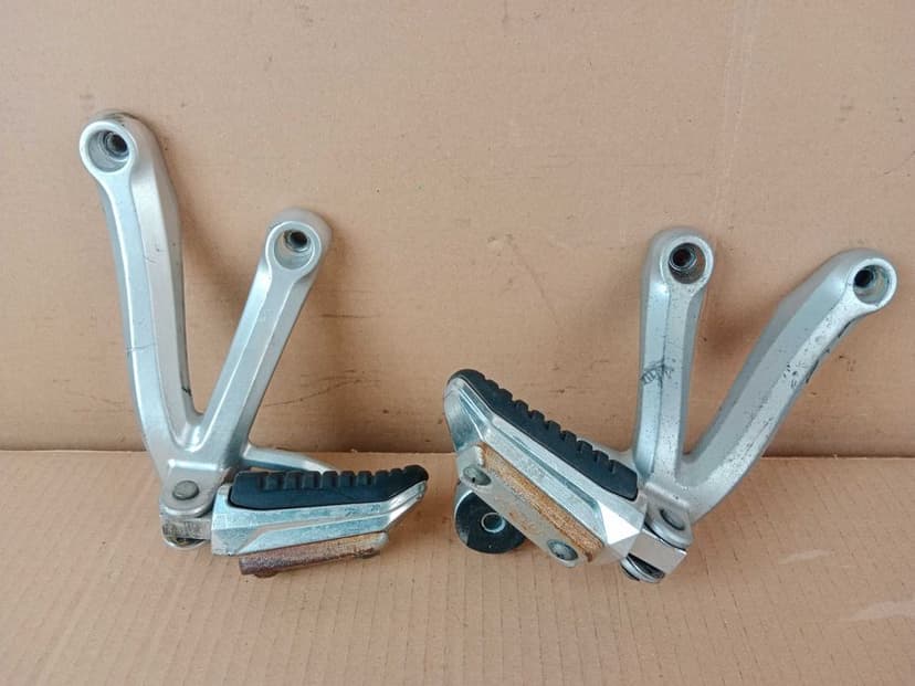 Suzuki GSX 650 F Sety Pasażera Set Prawy Lewy Tył Podnóżki 08-16