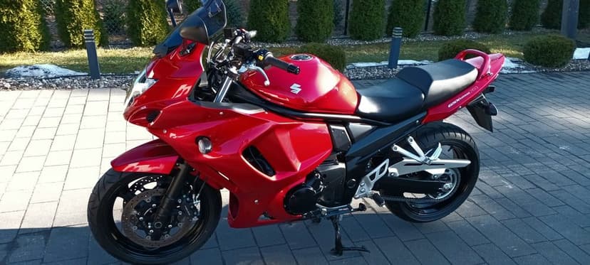 Suzuki GSX 1250 FA Bezwypadkowy przebieg to jedynie 3 tyś km...  NOWY