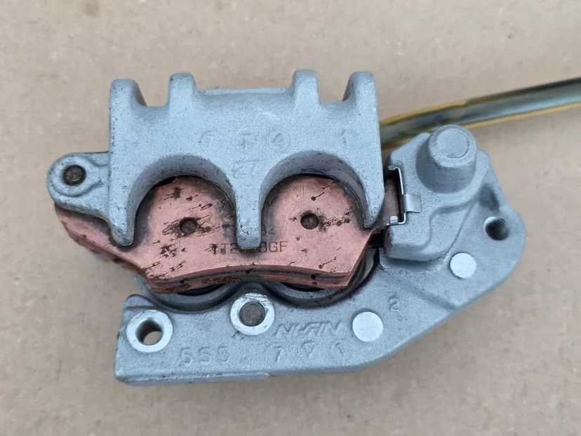Przód przedni zacisk hamulcowy + przewód Suzuki RM RMZ 125 / 250 / 450