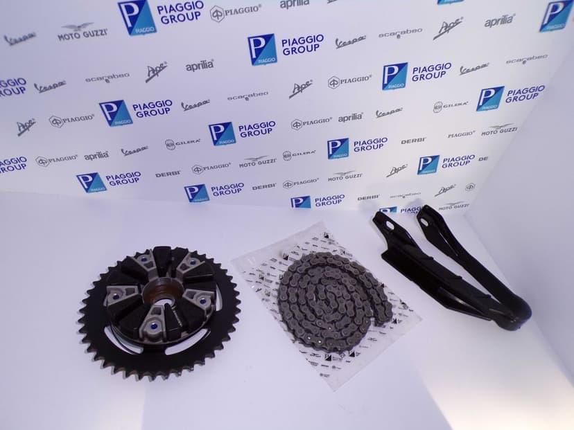 Napęd Łańcuch Zębatka Gumy Ślisk komplet Aprilia RS660 Tuono 660 OEM.