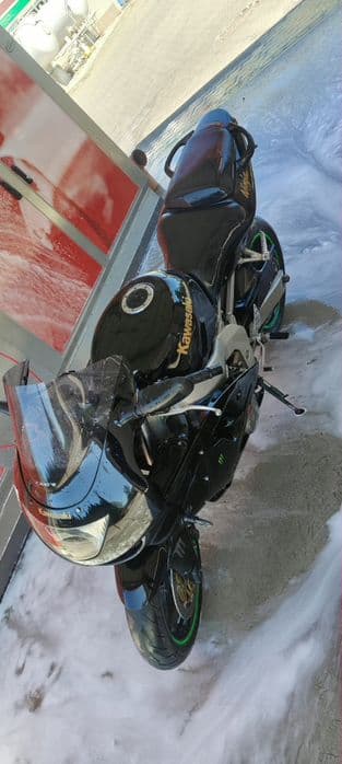 Kawasaki ZX6R . Zapraszam. 100% sprawnie. Po Seriwsie. Cena do negocjacji.