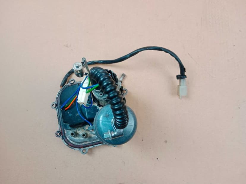 Aprilia RSV 1000 Tuono Pompa Paliwa 04-10