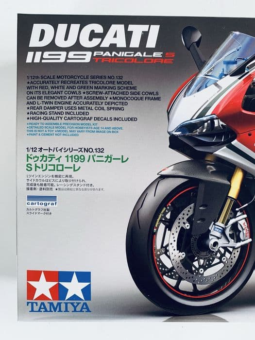 Motor Ducati 1199 Panigale s tricolore model Tamiya 14132