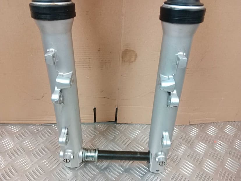 Yamaha R6 RJ03 Lagi Zawieszenie Przód Laga Prawa Lewa Półki Oś 99-02