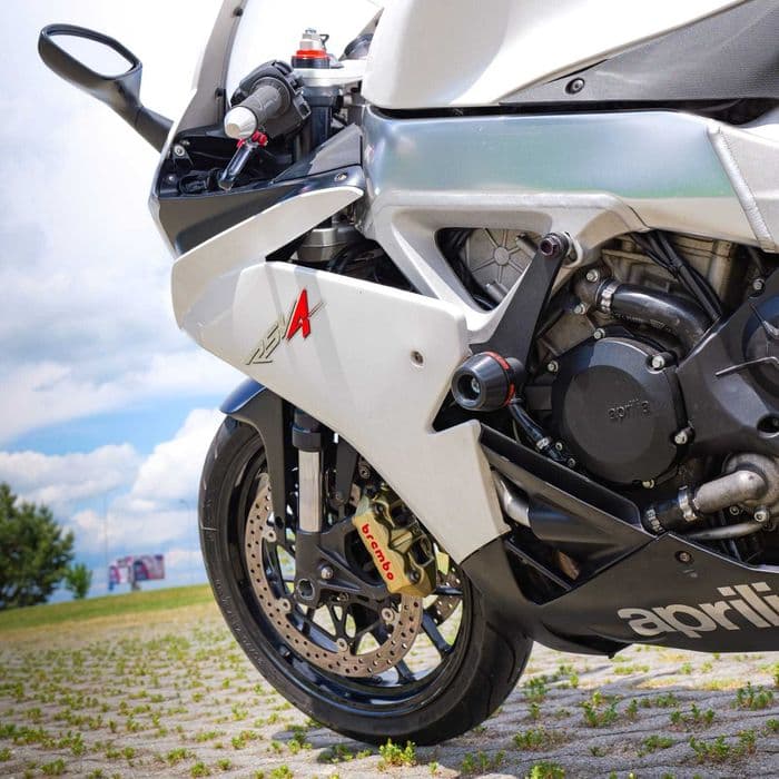 Aprilia RSV4 1000 torowy - moc, dźwięk i emocje