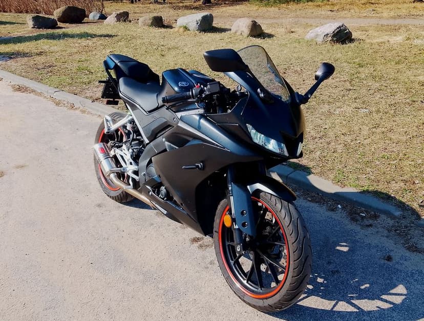 Yamaha YZF-R125 kat. B. Rok 2023 przebieg 9500 km idealny stan