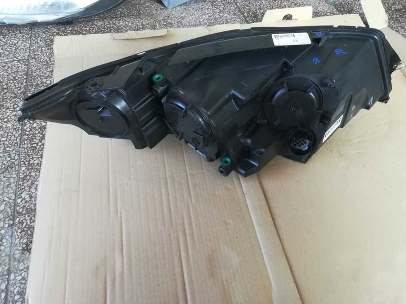 Lampa przód lewa Land Rover Discovery SPORT Bi-Xenon