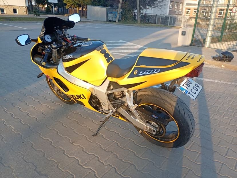 Suzuki GSX-R 750 K2 zadbany. Zamiana