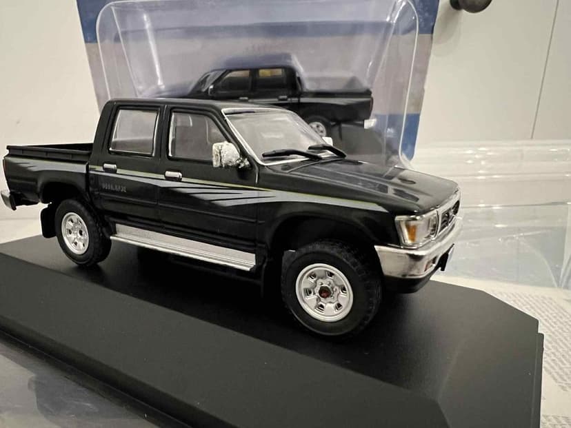 Toyota Hilux SR5 1:43 Model Kolekcjonerski