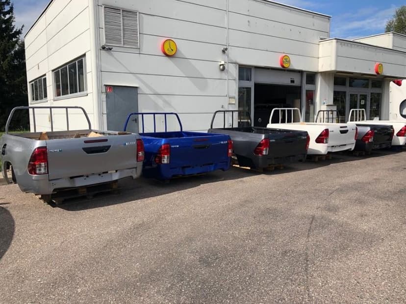 Paka skrzynia ładunkowa Toyota Hilux 1.5 kabiny extra cab półtora