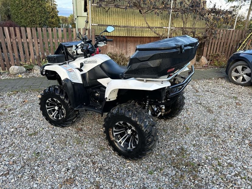 Quad Suzuki Kingquad LTA 750 z plugiem do sniegu