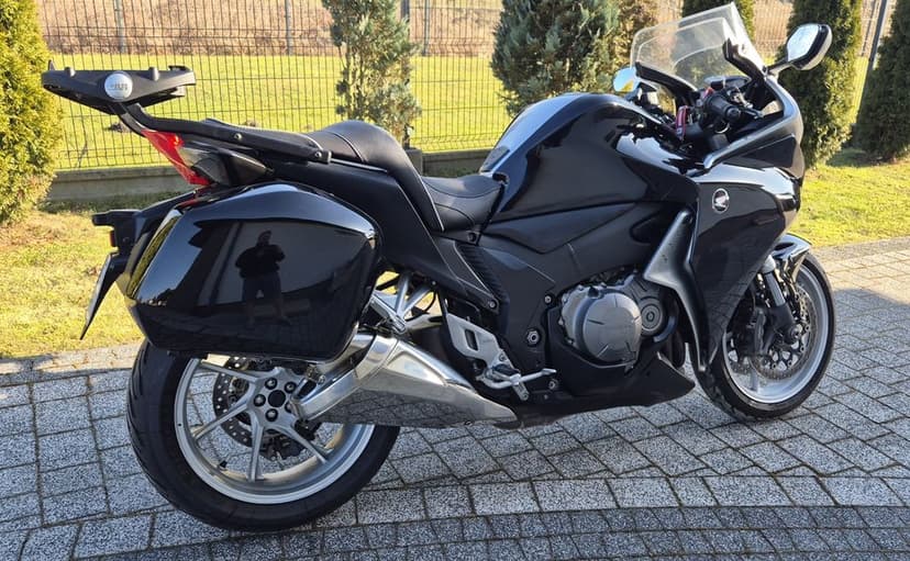 Sprzedam Honda Vfr1200 f