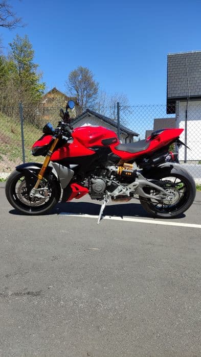 Ducati streetfighter v2s