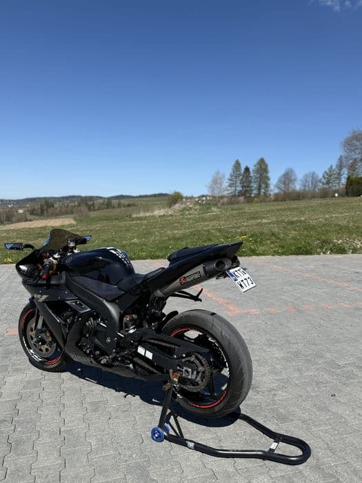 Yamaha r1 akrapovic
