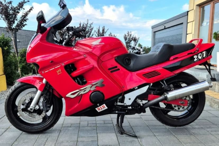 Honda CBR 1000F SC24