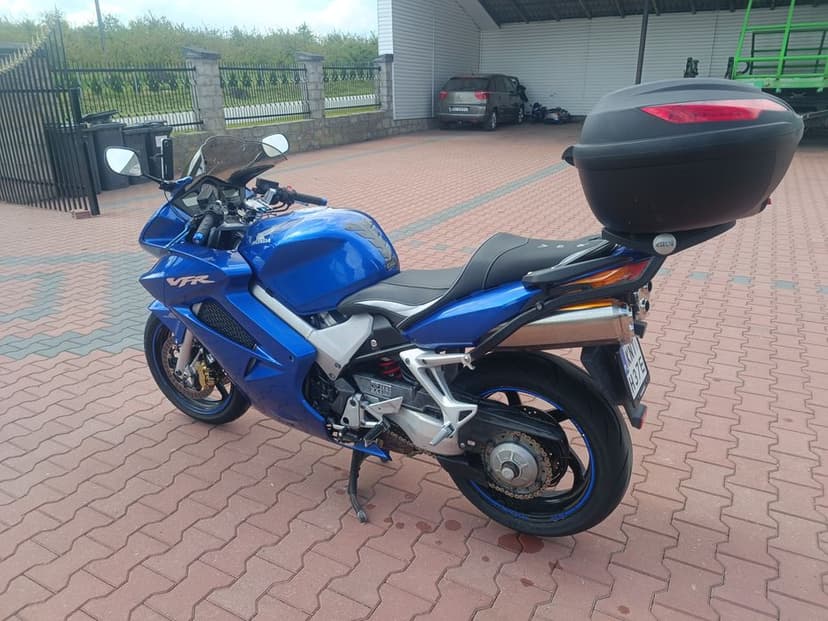 Honda VFR800 – zadbana, z historią, serwis ASO