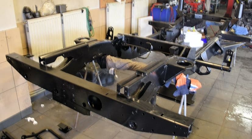 Rama Land Rover Defender 2,2 90 Puma 2013Rok