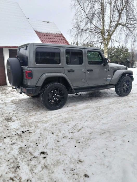 Jeep wrangler sahara stan salonowy