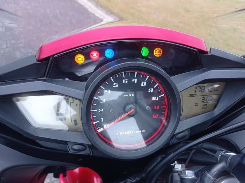 Honda VFR 1200F 18 tys km. Serwis