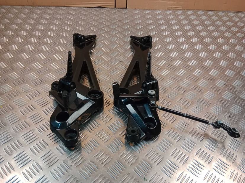 Ducati Monster 696 Sety Kierowcy Set Prawy Lewy Podnóżki Podnóżek