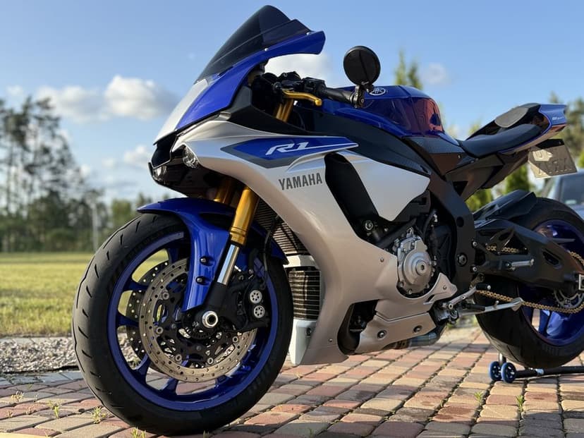 Yamaha R1 RN32 2015