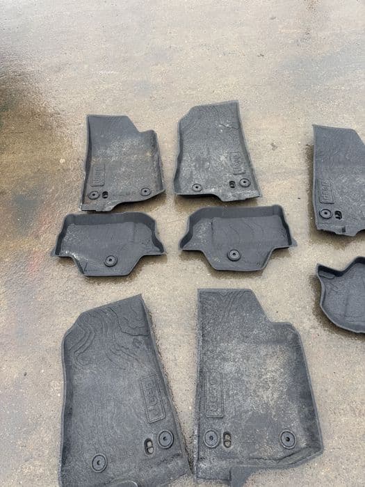 Dywaniki Oryginał 2D 4D jeep wrangler JL 18-26r