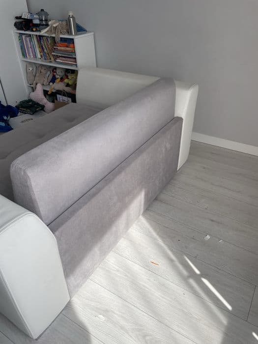 Wygodna rozkladana do spania kanapa/sofa