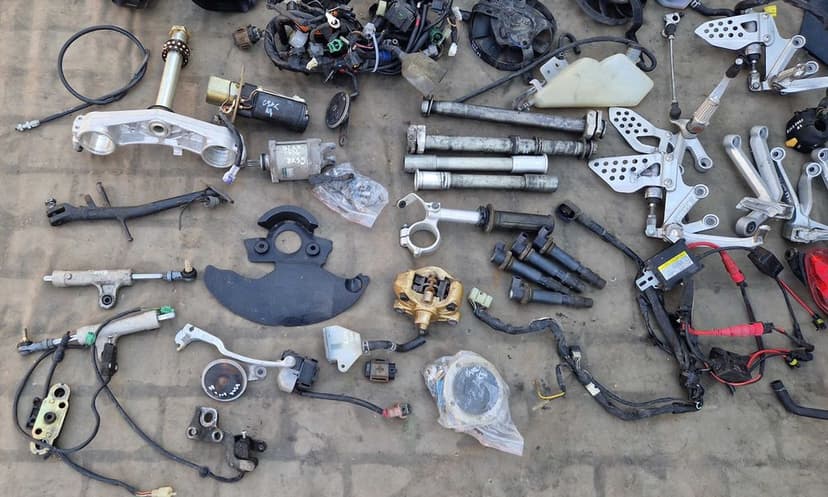 Suzuki GSXR 1000 K4 K5 pompa półka wlot wiązka oś lampa moduł zacisk