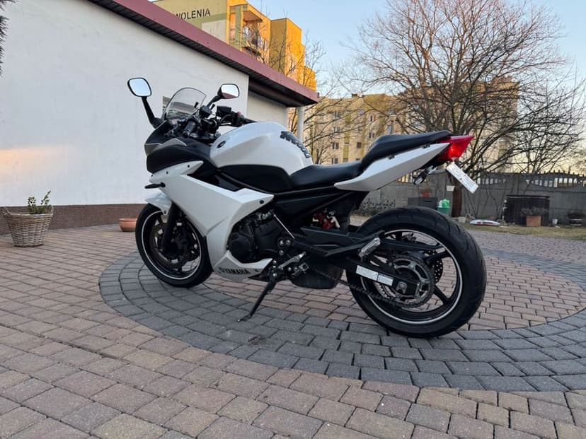 Yamaha FZ6R (XJ6 Diversion f)
