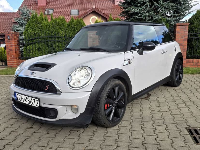 Mini couper SD xenon ,navi Skora,panorama PDC 180 KM mala rakieta