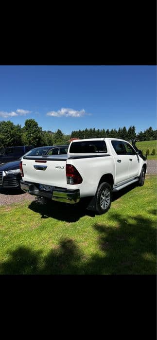 Toyota hilux 2.4 biala perla 19r maly przebieg