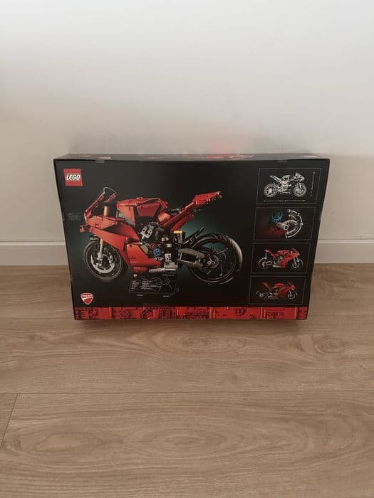 LEGO Technic 42202 Ducati Panigale V4S - NOWY