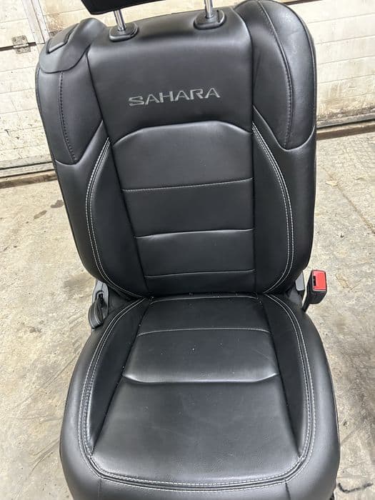 JEEP Wrangler JL-JK fotele przód 5 D