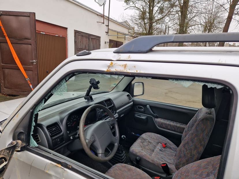 Suzuki jimny 4x4 uszkodzony