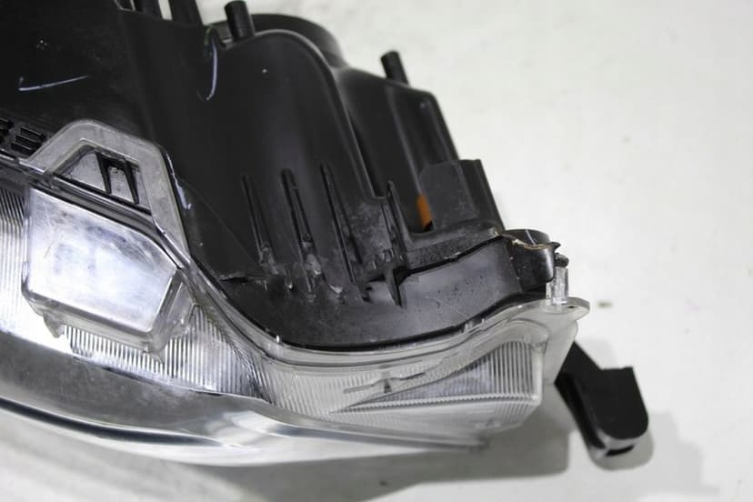 toyota hilux lampa przód przednia lewa