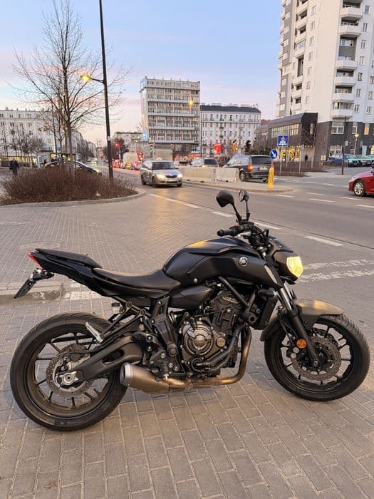 Yamaha mt-07 czarny mat