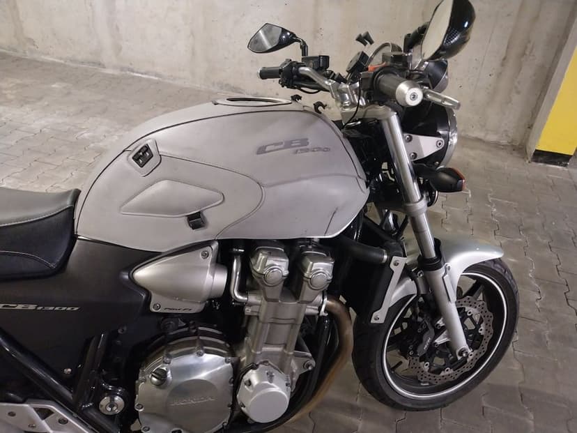Honda CB 1300 motocykl