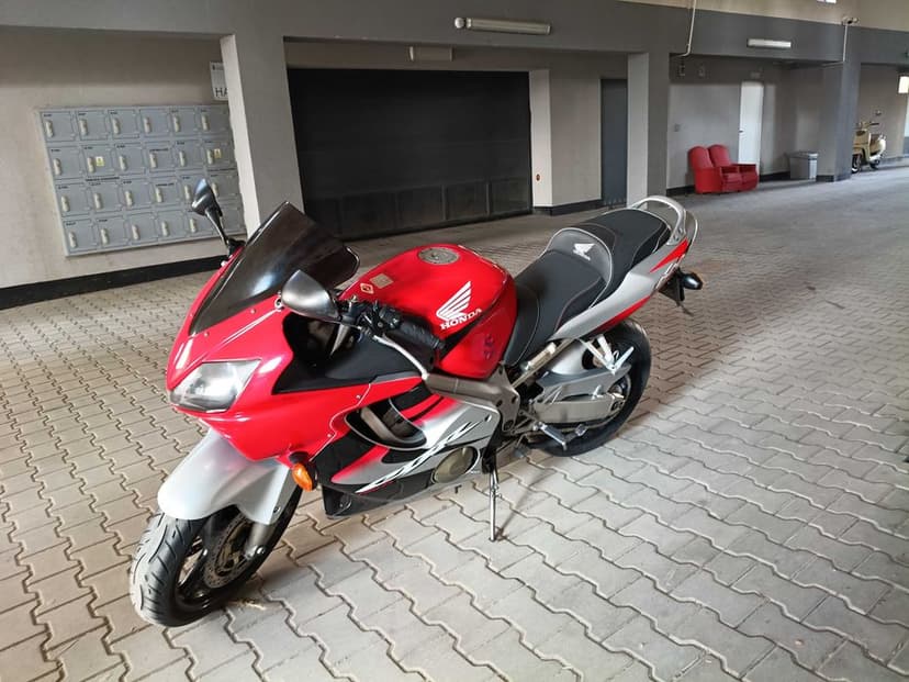 Honda CBR 600 F4i (2005) – Zadbana, Doinwestowana, Szuka Nowego Domu!