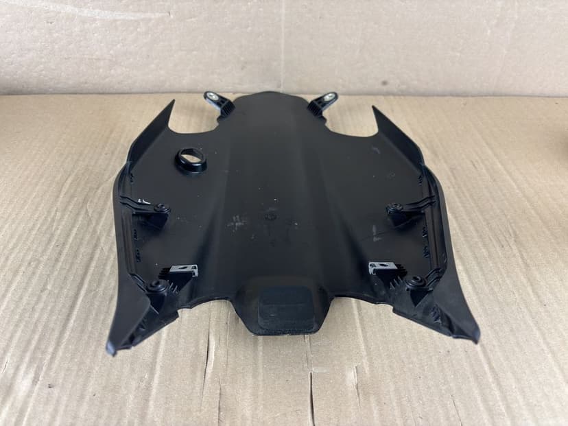 Ducati Monster 821 Wypełnienie Dolne Stelaża Tył Nadkole osłona 2016