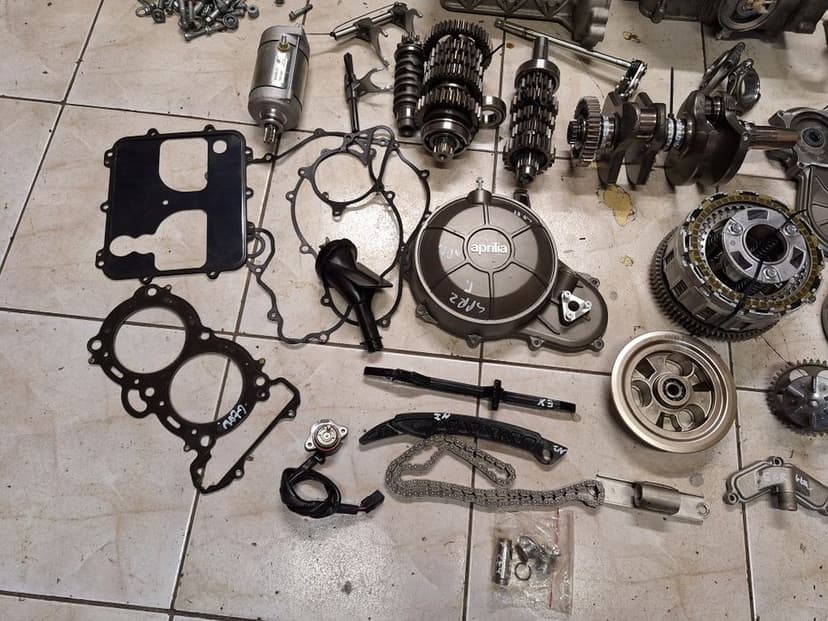 Aprilia Tuono 660 silnik części kapa cylinder blok wał głowica rs 660