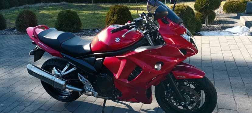 Suzuki GSX 1250 FA Bezwypadkowy przebieg to jedynie 3 tyś km...  NOWY