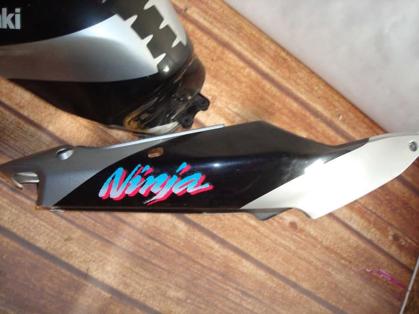 Kawasaki ZX6R 99r zbiornik paliwa zadupek czacha ogon